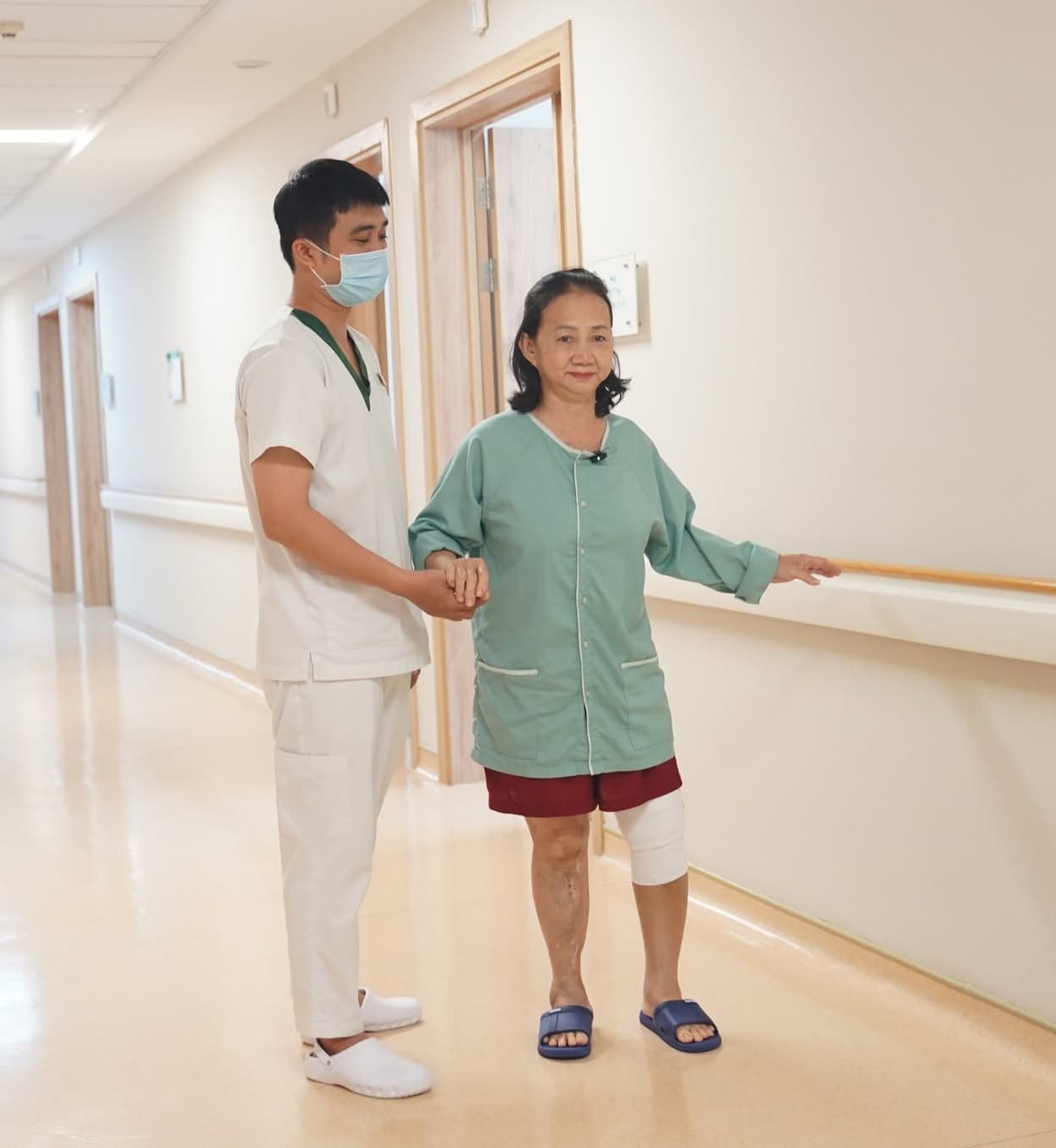 Patient beginning supported walking after orthopaedic treatment